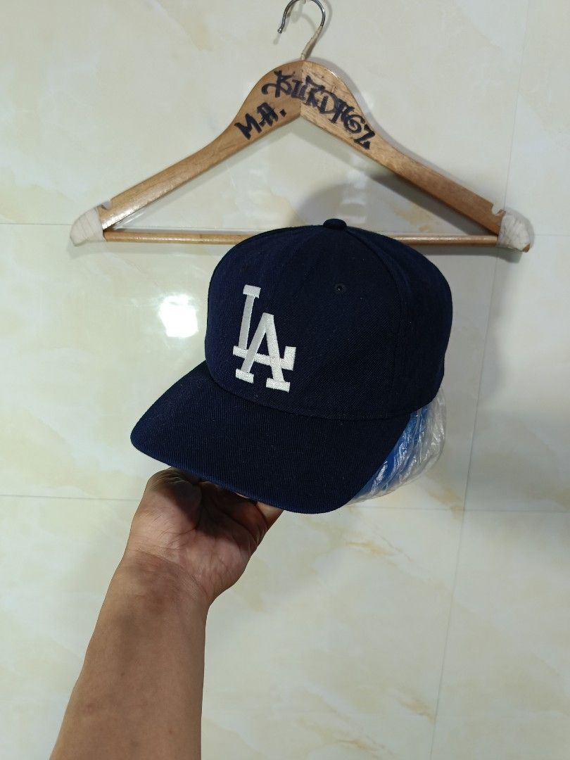 LA Dodgers vintage bootleg snapback (Category: Caps & Hats) located in Talisay. Submitted by burdagz13 (Listing ID 1455257235, Image 3). Description: condition: good as new colorrate: 9.5-10 issue: slight discoloration 💸 First pay basis only 🚀 J&T shipping nationwide (doortodoor).