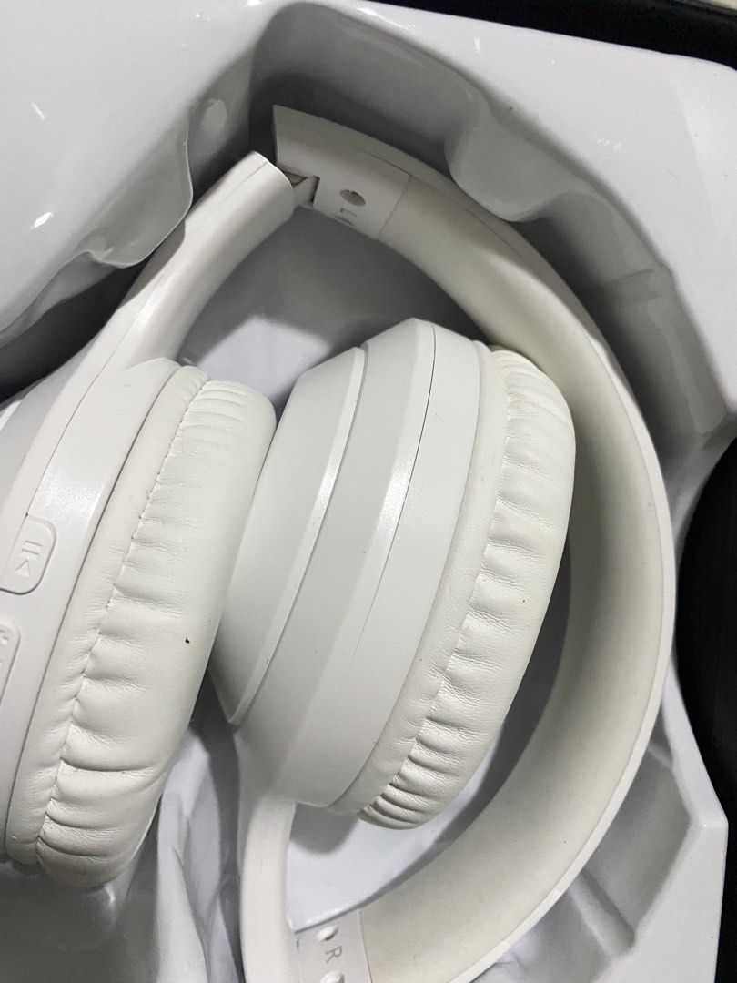Lenovo Thinkplus TH10 Bluetooth Headphones White (Category: Headphones & Headsets) located in Malabon City. Submitted by greys0309 (Listing ID 1455287068, Image 3). Description: - White Lenovo Thinkplus TH10 Headphones - Wireless Bluetooth Connectivity - HD Stereo Sound - Comfortable Earcups - Ideal for Music and Calls - Comes in Original Packaging.