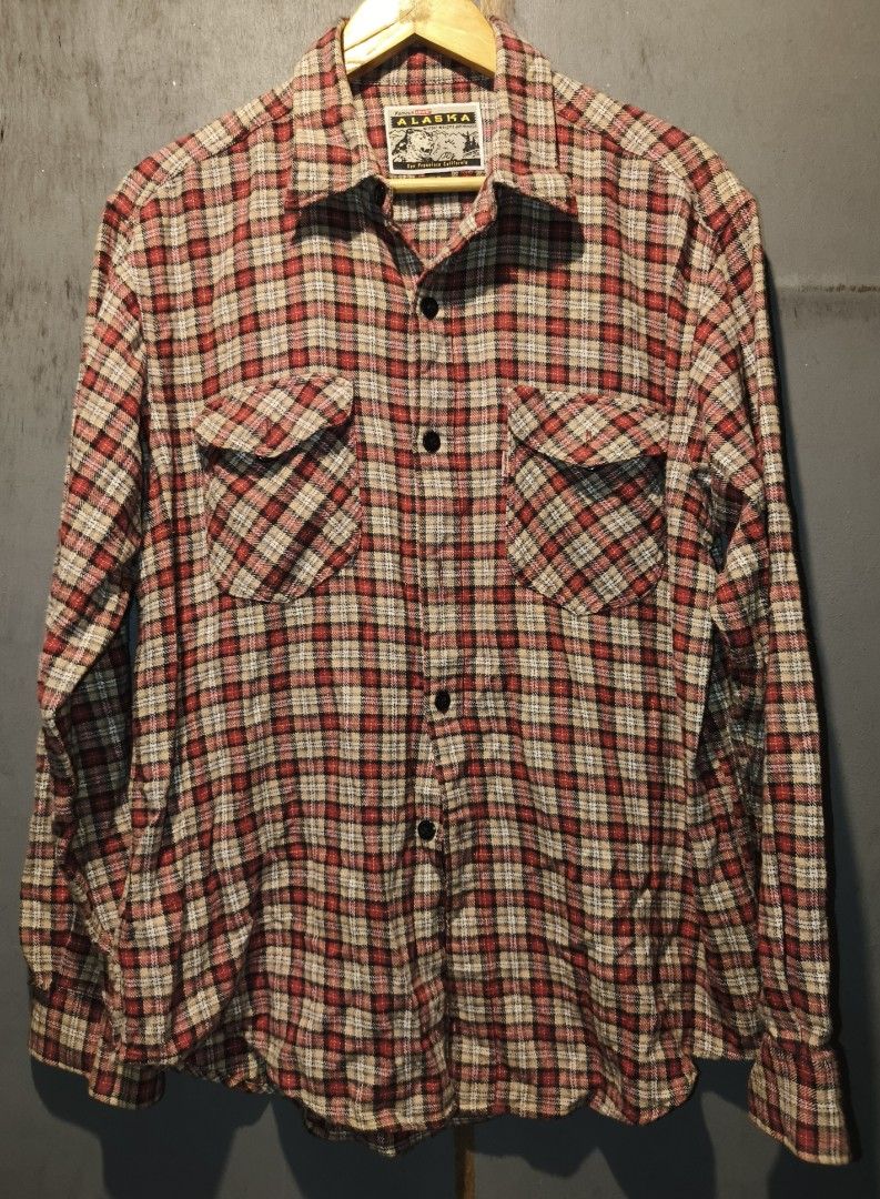 LEVIS BUTTON DOWN (Category: Coats, Jackets and Outerwear) located in Makati City. Submitted by updownthrift (Listing ID 1455315345, Image 1). Description: BEST FIT LARGE NO ISSUES NEED WASH ONLY.