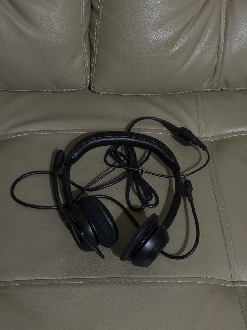 Logitech H390 USB Headset with Noise Cancelling Microphone (Category: Headphones & Headsets) located in Quezon City. Submitted by wiserabbit_93 (Listing ID 1455311481, Image 1). Description: Logitech H390 headset. USB connection. Features a noise-cancelling microphone. Great for calls and online meetings. Comfortable earcups. Tested and working. Unused without box.