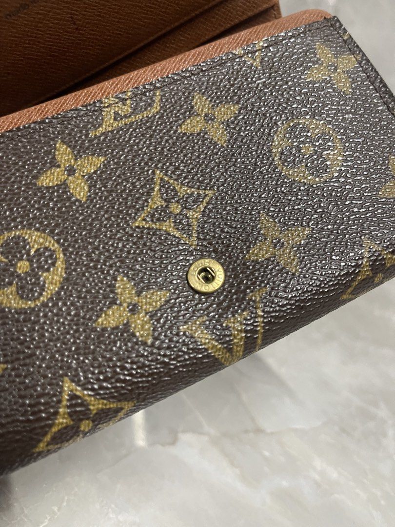 Louis Vuitton Monogram Canvas (Category: Luxury Bags & Wallets) located in Calaca. Submitted by cesium.137 (Listing ID 1455255445, Image 3). Description: - Authentic Louis Vuitton Monogram Key Holder - Classic Monogram Canvas - Holds up to 6 keys - Secure snap button closure - Made in Spain - Perfect for stylish key organization Price: ₱6,000 📍Batangas.