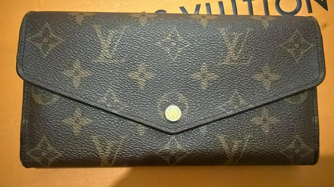 Louis Vuitton Monogram Envelope Wallet (Category: Luxury Bags & Wallets) located in Manila. Submitted by rissa1269 (Listing ID 1455199565, Image 1). Description: - Classic Louis Vuitton monogram wallet - Envelope style with snap closure - Vibrant red interior - Multiple card slots - Zippered coin pocket - Gold-tone hardware with LV logo zipper pull - Perfect for everyday use note:button snap is a little lose.