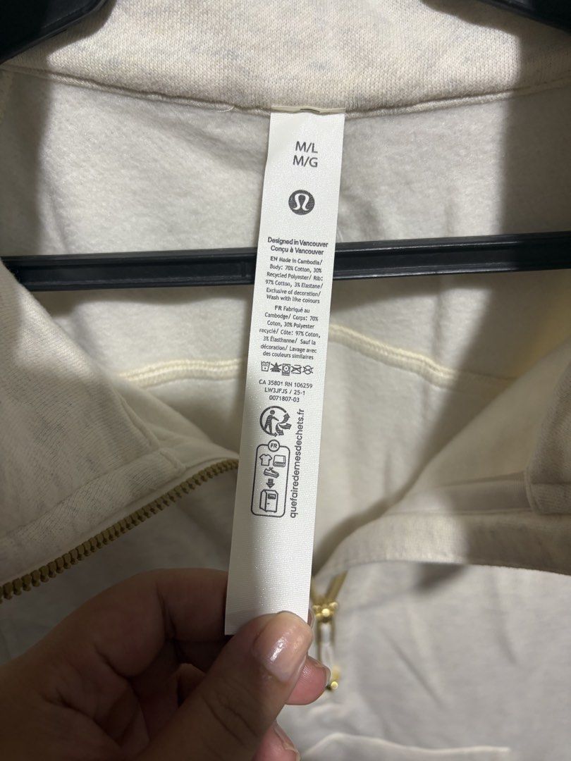 Lululemon Scuba Oversized Funnel Neck Half-Zip (Category: Coats, Jackets and Outerwear) located in Makati City. Submitted by cecebeh (Listing ID 1455312031, Image 3). Description: Like new. Washed but never used. Bought from Canada for 7200 (including shipping) Rfs: Too big.