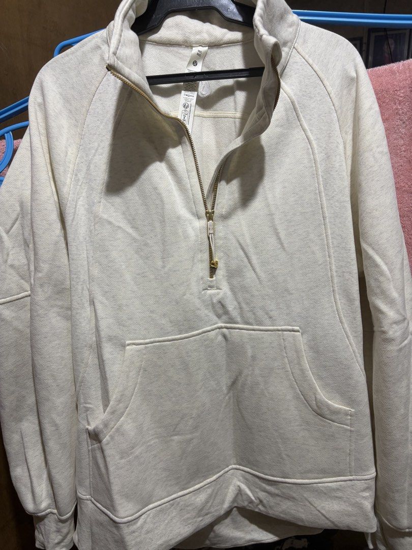 Lululemon Scuba Oversized Funnel Neck Half-Zip (Category: Coats, Jackets and Outerwear) located in Makati City. Submitted by cecebeh (Listing ID 1455312031, Image 2). Description: Like new. Washed but never used. Bought from Canada for 7200 (including shipping) Rfs: Too big.