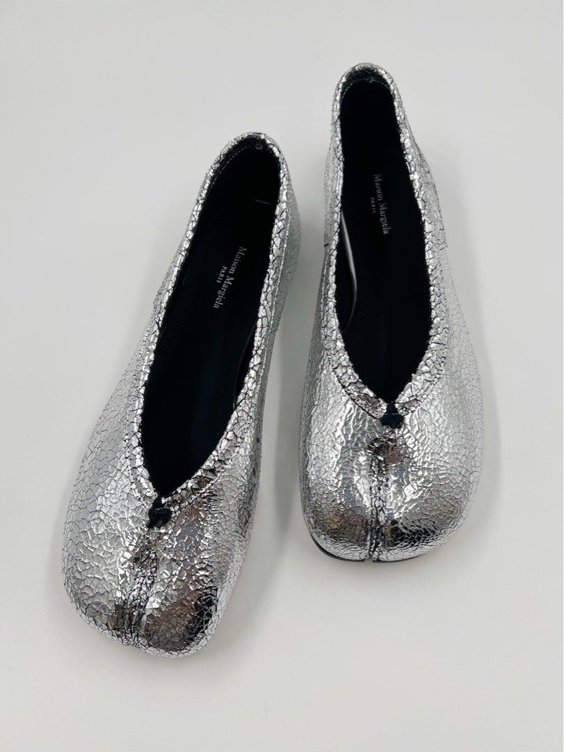 ⚜️Maison Margiela tabi Shoes (Category: Sneakers & Footwear) located in Makati City. Submitted by 90sangel (Listing ID 1455309882, Image 3). Description: •Item: New 🧚🏻‍♀️ tabi flats •Size: 37 (can source other size) •Condition: Brand New condition *SALE - 15k this week .