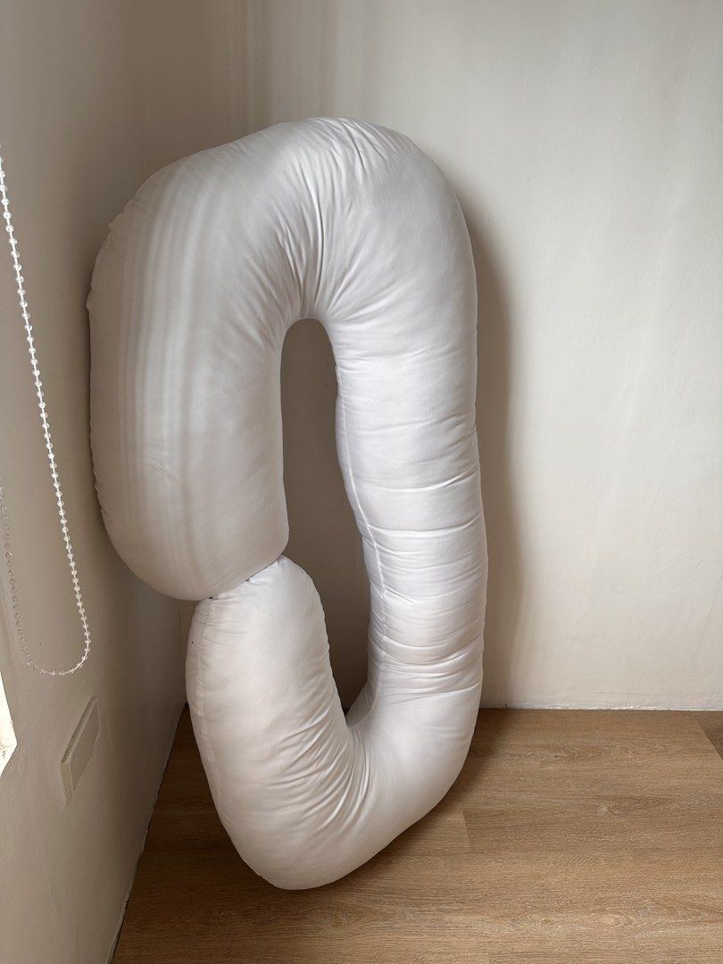 Mandaue Foam Maternity Pillow (Category: Maternity Care) located in Valenzuela. Submitted by shopbychacha (Listing ID 1455162334, Image 3). Description: Mandaue Foam Maternity Pillow Color: White Good as brand new. Used only for 1 week. From original price of 1,000.00 pesos to 600 pesos only!!!.