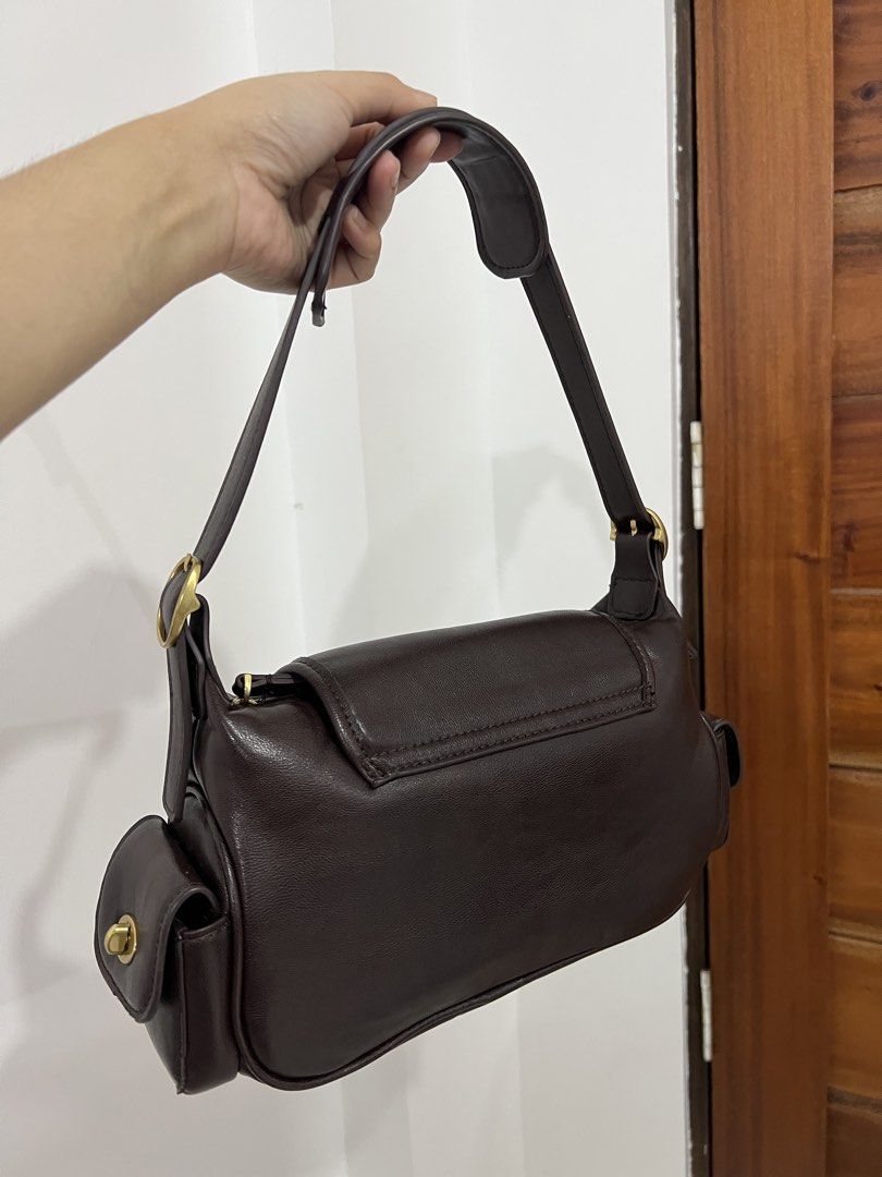 Mango - Brown shoulder bag (Category: Shoulder Bags) located in Quezon City. Submitted by ktmrn (Listing ID 1455307628, Image 2). Description: - Stylish dark brown shoulder bag - Secure front turn-lock closure - Main zippered compartment for essentials - Convenient small side pockets Bought for 2200 Excellent condition.