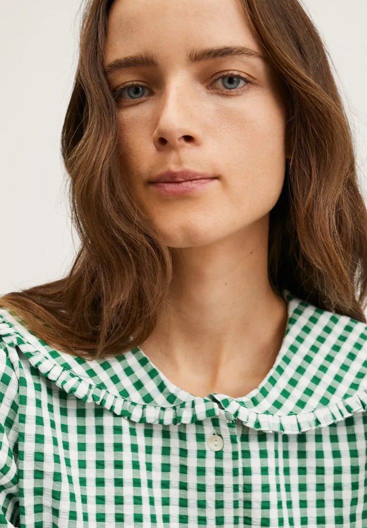 Mango MNG Green Gingham Peter Pan Collar Puff Sleeve Blouse (Category: Blouses) located in Quezon City. Submitted by dietmountaindew_00 (Listing ID 1455206500, Image 3). Description: - Authentic Mango bought in-store - Size XS would fit XS-S frames - Rfs not my style anymore - Tags Zara Mango Uniqlo Brandy Melville Hollister Bershka Monki Stradivarius - Sl nego .