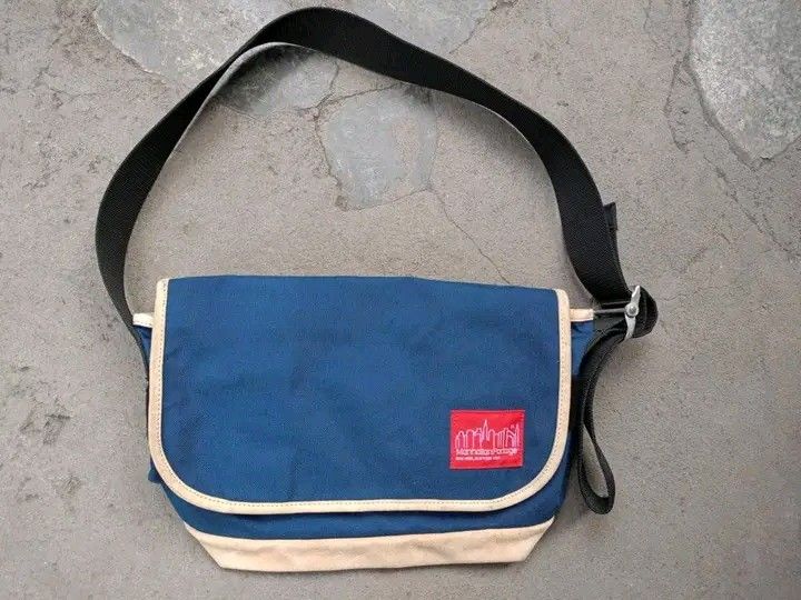 manhattan portage (Category: Sling Bags) located in General Santos City (Dadiangas). Submitted by evolveorrepeat (Listing ID 1455316327, Image 2). Description: manhattan portage suede casual messenger bag materials: 1000D cordura classic fabric *high quality buckle,adjustable strap *navy,beige *strong velcro closure *an inner zipper pocket *in pristine condition loc: general santos city ,mindanao.