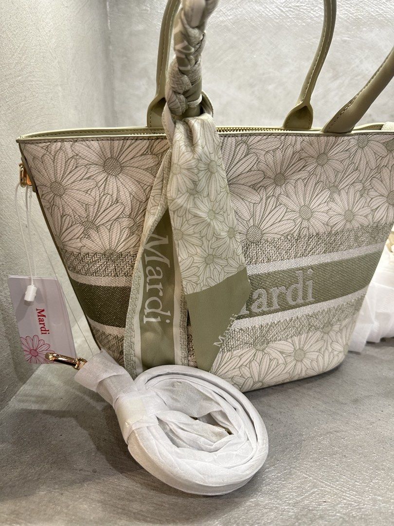 Mardi Mercredi 2 way bag (Category: Shoulder Bags) located in Cavite. Submitted by PRIVATE.Selection (Listing ID 1455182778, Image 2). Description: Mardi Mercredi 2 way bag Brand new w hangtags W 9 L 15 Fresh from korea .