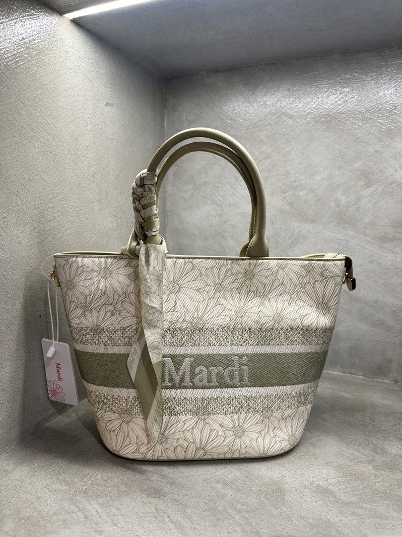 Mardi Mercredi 2 way bag (Category: Shoulder Bags) located in Cavite. Submitted by PRIVATE.Selection (Listing ID 1455182778, Image 1). Description: Mardi Mercredi 2 way bag Brand new w hangtags W 9 L 15 Fresh from korea .