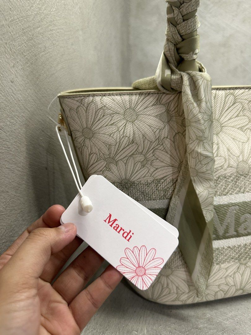 Mardi Mercredi 2 way bag (Category: Shoulder Bags) located in Cavite. Submitted by PRIVATE.Selection (Listing ID 1455182778, Image 3). Description: Mardi Mercredi 2 way bag Brand new w hangtags W 9 L 15 Fresh from korea .