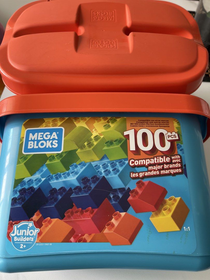 MEGA BLOKS (Category: Lego & Building Sets) located in Singapore. Submitted by gdluck (Listing ID 1455217513, Image 1). Description: No missing pieces Still in good condition 01 box $10 . Take 02 boxes for $15 . .