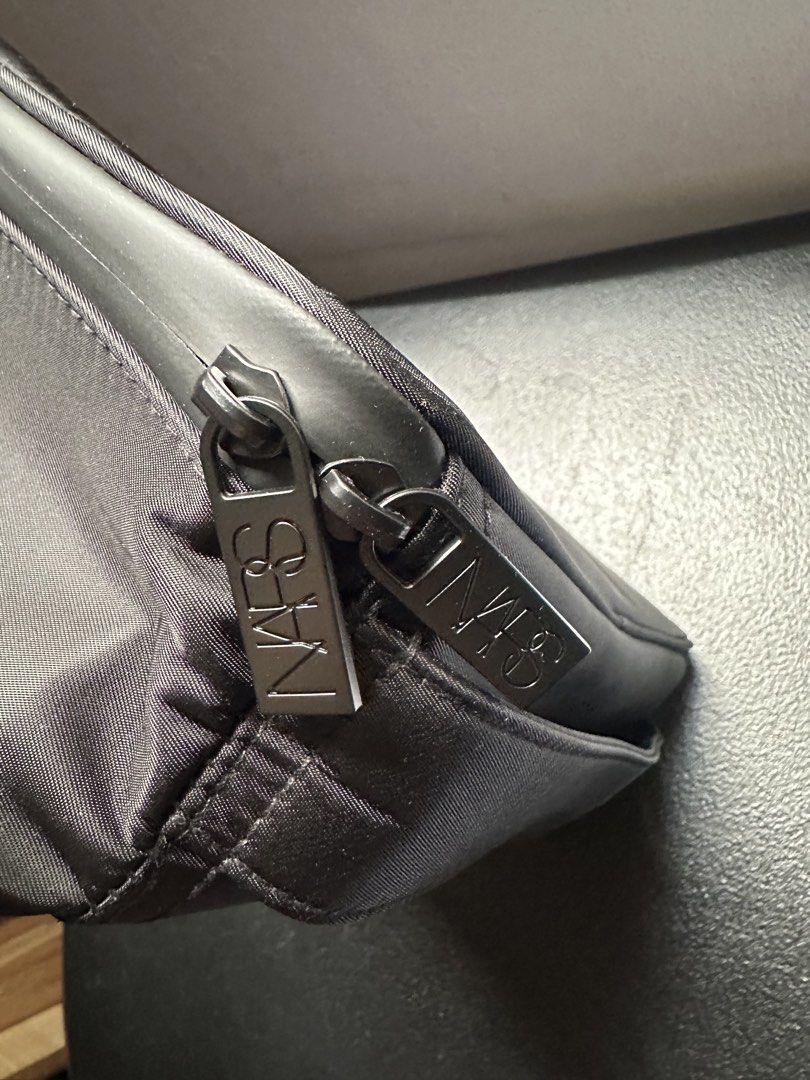 NARS Train Case (Category: Makeup) located in Cebu City. Submitted by cebucitybased (Listing ID 1455228142, Image 3). Description: Brand New Stored only NARS Train Case With brush Slots .