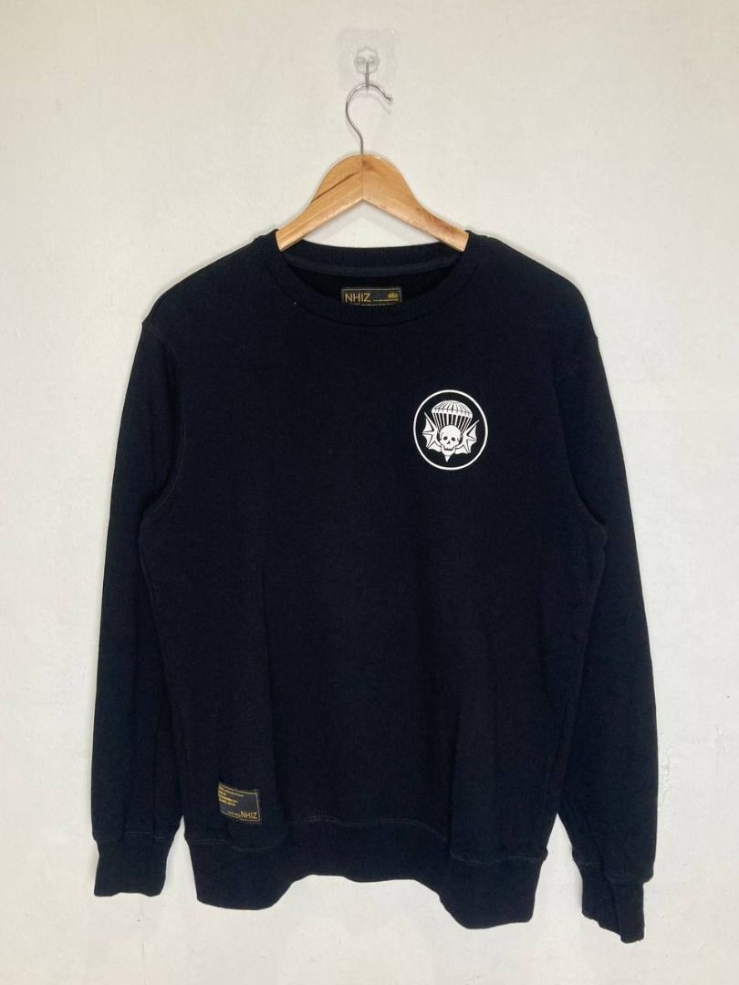 Neighborhood x Izzue Sweatshirt (Category: Sleep and Loungewear) located in Quezon City. Submitted by stylenpick (Listing ID 1455301988, Image 2). Description: Brand:NHIZ by Neighborhood x Izzue Made in: China Year: Modern Material: Cotton Color: Black Marked size: L Sizing: Asian sizing Measurements (laid flat): Shoulders: 18" Sleeves: 24” Width: 20.5” Hem: 19" Length: 26.5” Color rating: 9.5/10 Condition: 9.5/10 Flaws:.