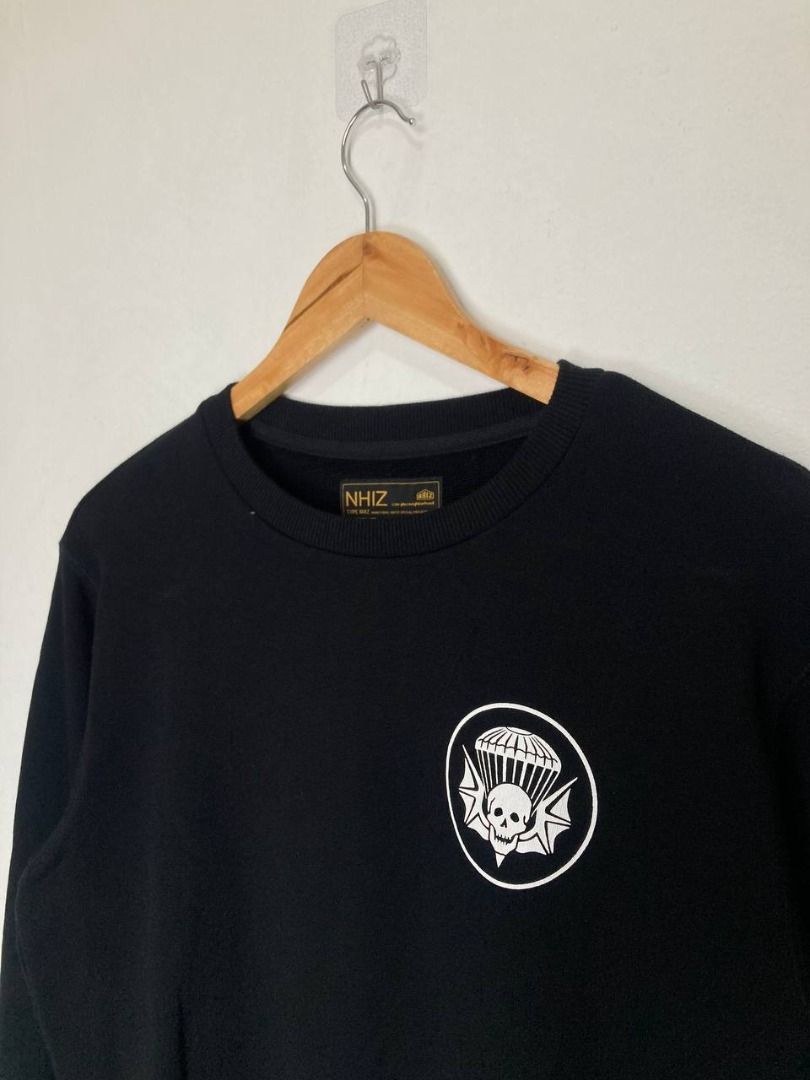 Neighborhood x Izzue Sweatshirt (Category: Sleep and Loungewear) located in Quezon City. Submitted by stylenpick (Listing ID 1455301988, Image 3). Description: Brand:NHIZ by Neighborhood x Izzue Made in: China Year: Modern Material: Cotton Color: Black Marked size: L Sizing: Asian sizing Measurements (laid flat): Shoulders: 18" Sleeves: 24” Width: 20.5” Hem: 19" Length: 26.5” Color rating: 9.5/10 Condition: 9.5/10 Flaws:.
