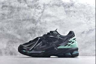 (Category: ) located in . Submitted by Outlet.Sneakers (Listing ID 1455201824, Image 1). Description: .