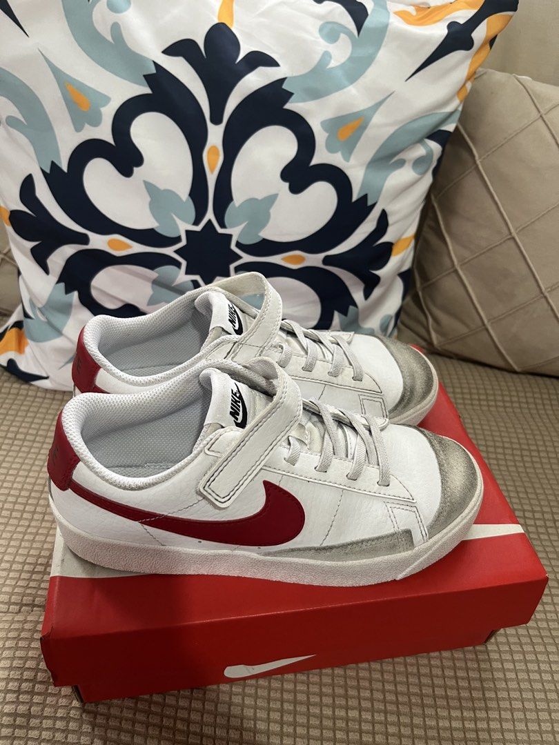 NIKE BLAZER LOW ‘77 (Category: Babies & Kids Fashion) located in Las Pinas. Submitted by fechai (Listing ID 1455153101, Image 3). Description: Size: 2.5 Y UK 2 21.5 cm BR 33 EUR 34.