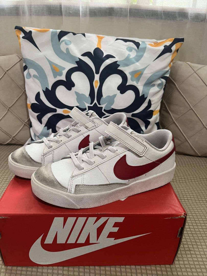 NIKE BLAZER LOW ‘77 (Category: Babies & Kids Fashion) located in Las Pinas. Submitted by fechai (Listing ID 1455153101, Image 2). Description: Size: 2.5 Y UK 2 21.5 cm BR 33 EUR 34.