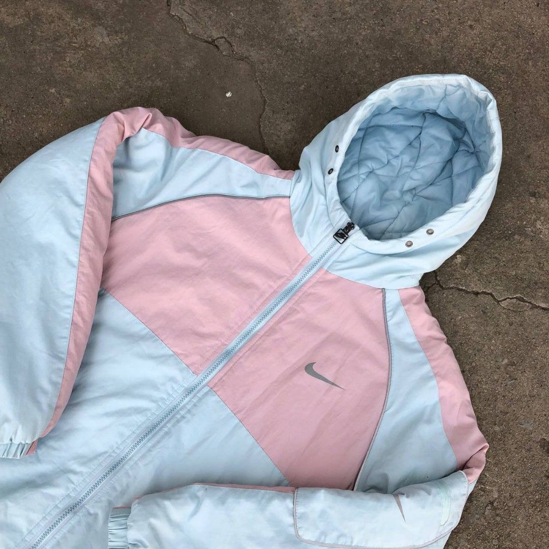 Nike Puffer Jacket (Category: Activewear) located in Camiling. Submitted by thriftscape2024 (Listing ID 1455306317, Image 2). Description: Excellent Condition Color rate: 9/10 Issue:❌❌❌ Dimes: W23xL27.