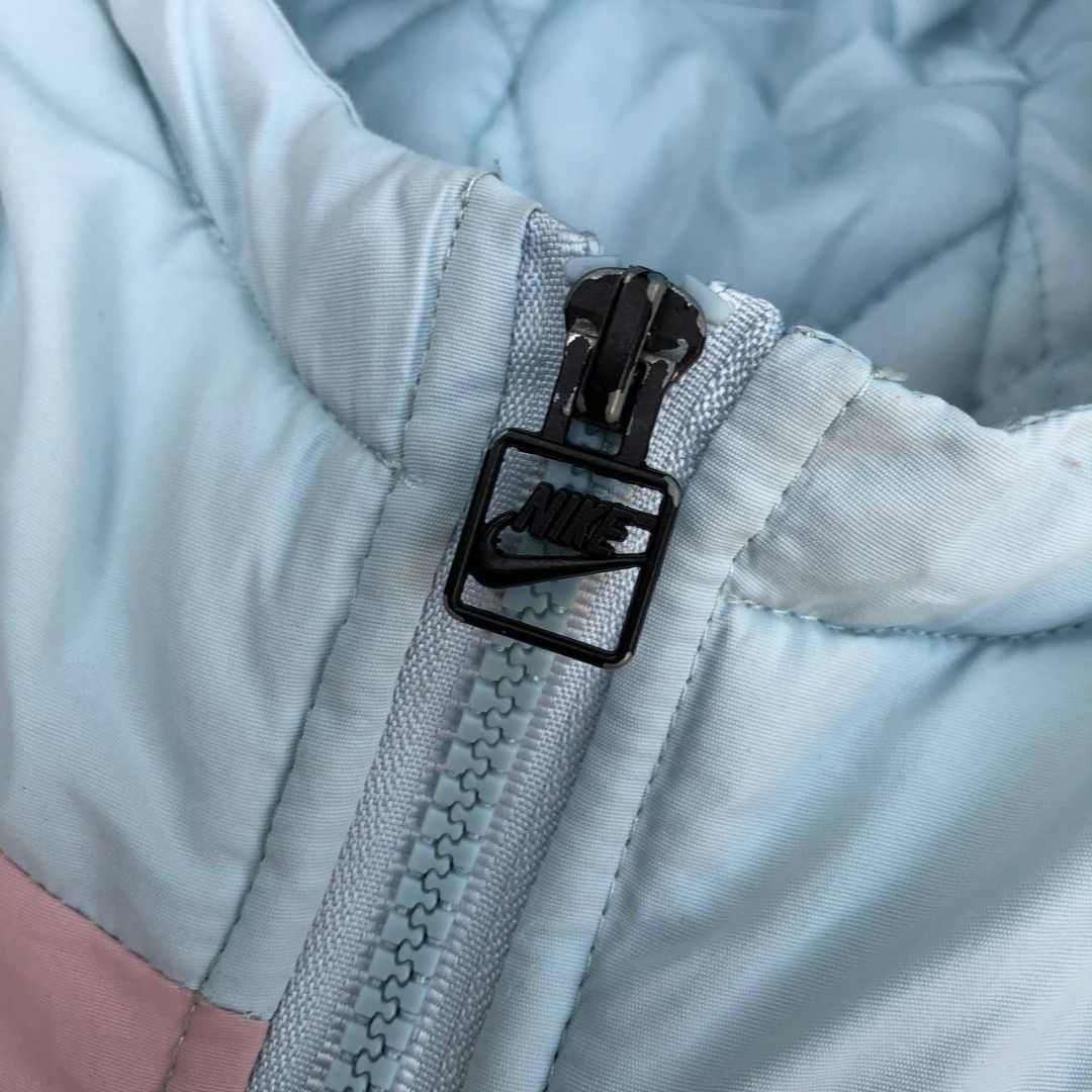 Nike Puffer Jacket (Category: Activewear) located in Camiling. Submitted by thriftscape2024 (Listing ID 1455306317, Image 3). Description: Excellent Condition Color rate: 9/10 Issue:❌❌❌ Dimes: W23xL27.