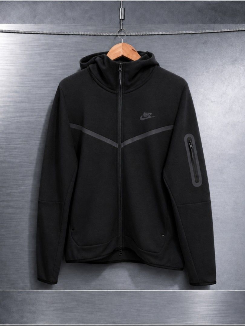 Nike Tech Fleece Full Zip Hoodie Black (Category: Coats, Jackets and Outerwear) located in Manila. Submitted by urbanfindsbaguio2600 (Listing ID 1455304573, Image 1). Description: Black Nike Tech Fleece XL mens Excellent condition Complete tags Authentic 800php.