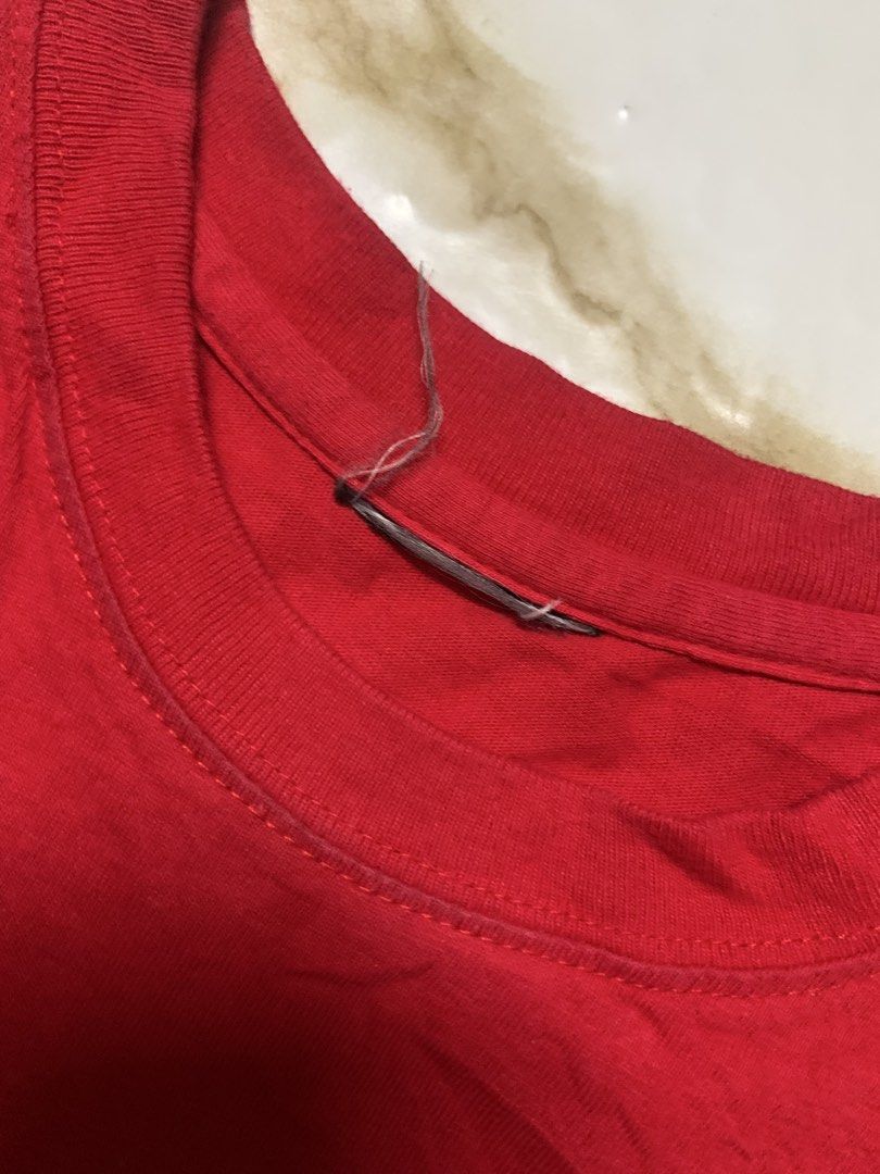 Oakley t shirt size small boxy (Category: Activewear) located in Iloilo. Submitted by johnpullan30303 (Listing ID 1455309863, Image 3). Description: - Brand: Oakley - Type: T-shirt - Color: Red - Size: Small - Fit: Boxy - Design: Features a unique graphic with arrows and abstract lines - Availability: Pre-order.