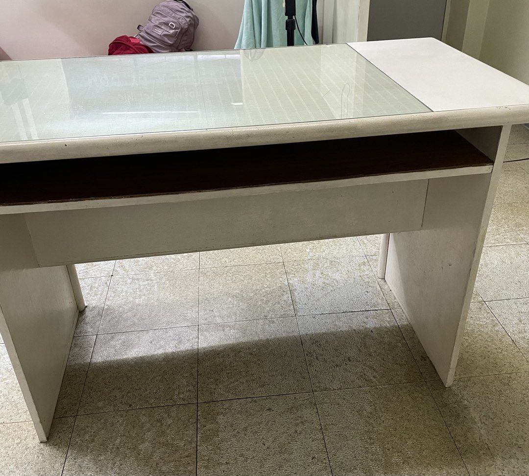 Office/Clinic Desk (Category: Office Furniture & Fixtures) located in Manila. Submitted by daddythrifter (Listing ID 1455154883, Image 3). Description: Custom made Used at dental office Wood desk, glass top, with magazine holder Size: 46.25 x 30.5 x 23.5 inches LxHxW.