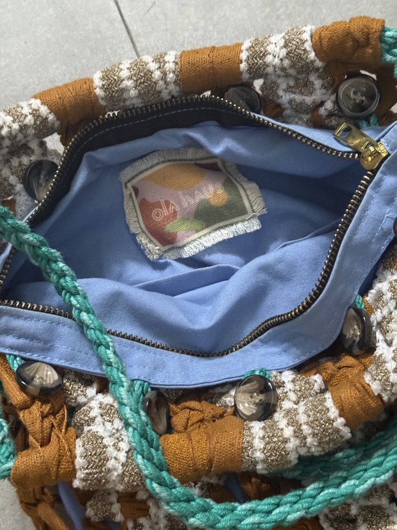 Ola Haus Bolso in Tinto (Category: Tote Bags) located in Cainta. Submitted by chaspreloved (Listing ID 1455210416, Image 2). Description: One of their first drops Love love this but need to let go and down size bag collectoon.
