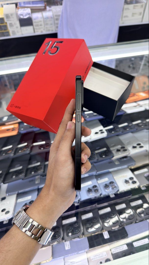 One Plus 15 Flashed Global 256gb FU Complete with box, charger, and case (Category: Android Others) located in Manila. Submitted by carimgadgets (Listing ID 1455277481, Image 2). Description: .