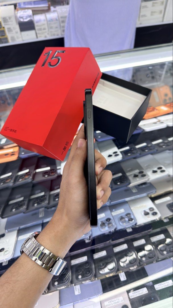One Plus 15 Flashed Global 256gb FU Complete with box, charger, and case (Category: Android Others) located in Manila. Submitted by carimgadgets (Listing ID 1455277481, Image 3). Description: .