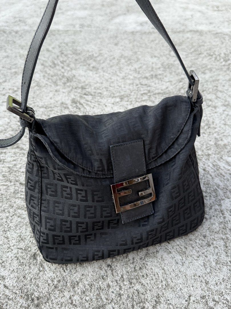 ORIGINAL FENDI MAMA BAGUETTE (Category: Luxury Bags & Wallets) located in Pasig City. Submitted by miss_abuelita (Listing ID 1455258080, Image 3). Description: .