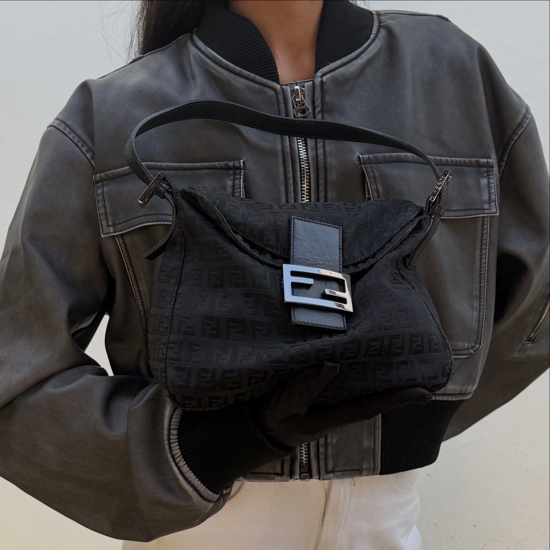 ORIGINAL FENDI MAMA BAGUETTE (Category: Luxury Bags & Wallets) located in Pasig City. Submitted by miss_abuelita (Listing ID 1455258080, Image 2). Description: .