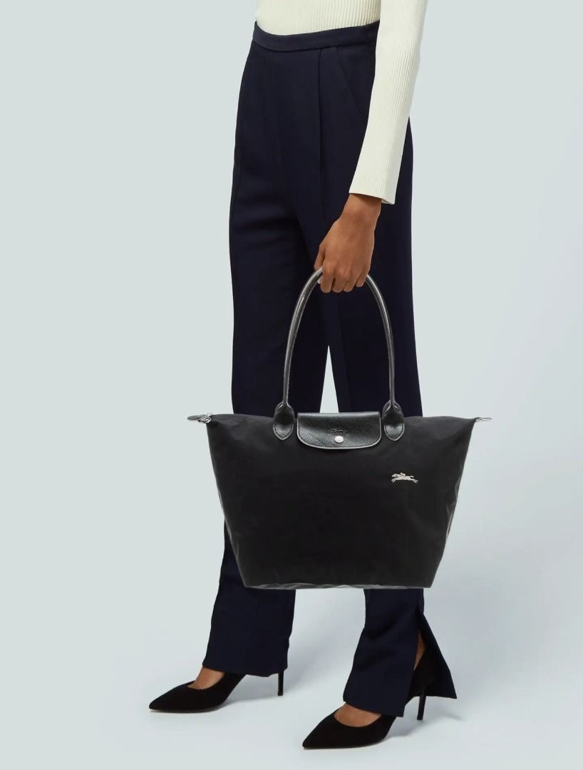 Original Longchamp Le Pliage Tote Bag Black (Category: Luxury Bags & Wallets) located in Cabuyao City. Submitted by your____lux____shop (Listing ID 1455297670, Image 2). Description: Sale❗️Sale❗️Sale❗️ ₱ 2,880 Original LONGCHAMP Preloved Black Medium Nylon & genuine leather trim 📌First to pay!.
