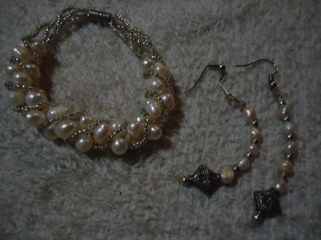 Pearl earrings bracelet set (Category: Bracelets) located in Marikina City. Submitted by minimalistmanila (Listing ID 1455177510, Image 1). Description: Imported chunky pearl magnetic bracelet with earrings. From Singapore. Get this now! .