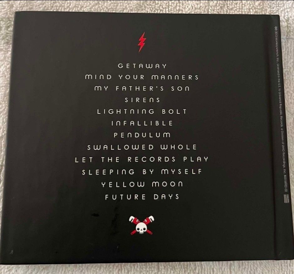 Pearl Jam - Lightning Bolt (Category: CDs & DVDs) located in Cebu City. Submitted by g_roshamboo (Listing ID 1455189880, Image 3). Description: cd.