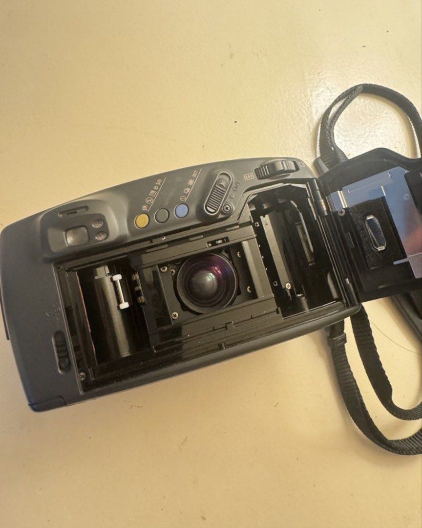 Pentax Zoom 105-R Film Camera (Category: Cameras) located in Manila. Submitted by dprnise (Listing ID 1455301039, Image 3). Description: ✅ 35 mm point-and-shoot film camera ✅ with 2 new batteries (bought dec 2025) ✅ condition: 8/10 with signs of use ✅ originally bought for ₱4,000 ✅ DM for sample shots ✅ inclusions: battery and leather case ✅ perfect for beginners RFS: not using it anymore Price is negotiable. Shipping must be shouldered by the bu