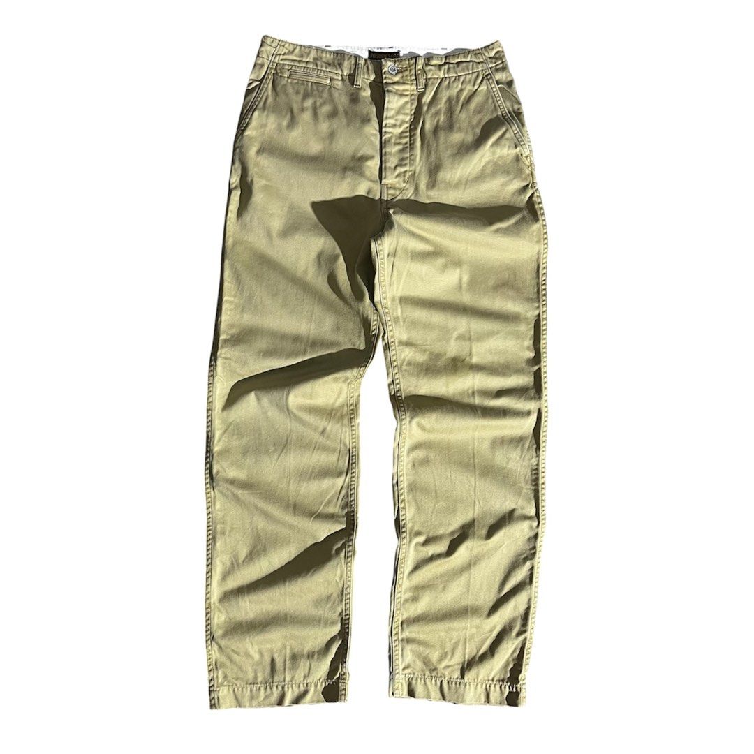 Pherrow’s Japan Chino Pants (Category: Chinos) located in Daraga. Submitted by th3cliquejunks (Listing ID 1455184315, Image 1). Description: Pherrow’s Japan Khaki Chino Pants Tagged Size: 32” Condition: 9.5/10 No issue Made in: Japan Dimensions: Waist: 32” Length: 42” Leg Opening: 8.5” - 3,280 Dm!.