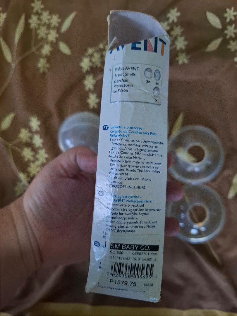 Philips Avent Ultra Comfortable Breast Shells (Category: Breastfeeding & Bottle Feeding) located in Davao. Submitted by skyefinds (Listing ID 1455207509, Image 2). Description: - Philips Avent Breast Shells (6 pieces) - Protects sore and cracked nipples - Collects leaking breast milk - Provides comfort and protection - Includes original packaging.