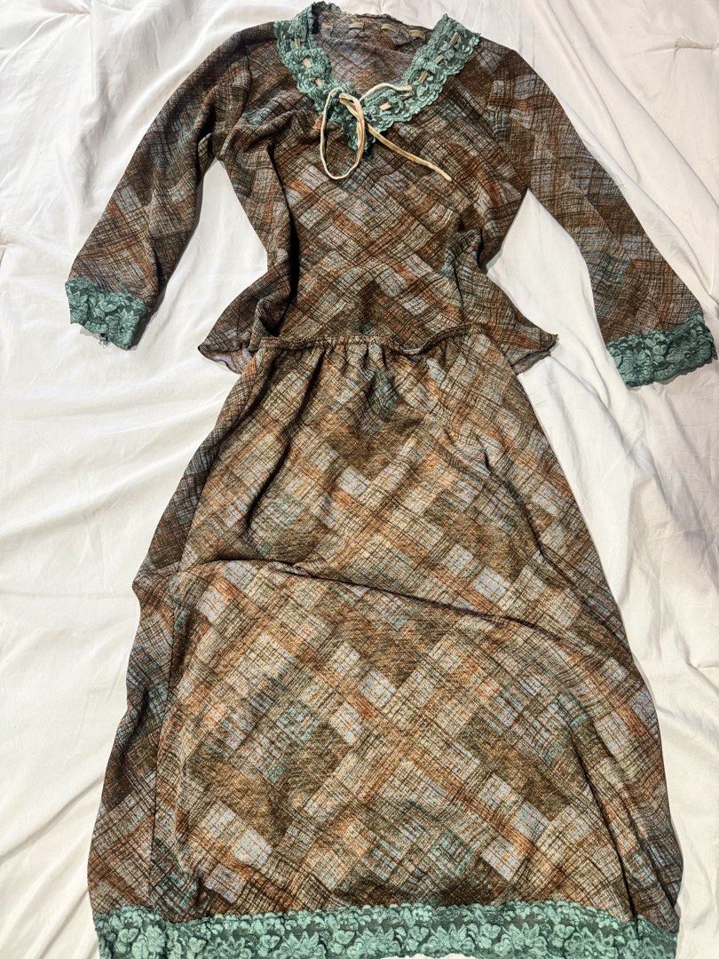 Plaid Long Sleeve and Skirt Set (Category: Dresses) located in Quezon City. Submitted by chrollo7 (Listing ID 1455200893, Image 1). Description: - barely used - can fit xs-small.