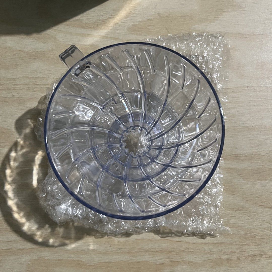Plastic V60 dripper (Category: Coffee Machines & Makers) located in Quezon City. Submitted by karecari (Listing ID 1455252574, Image 2). Description: Bought this in mid 2024 but never used. .