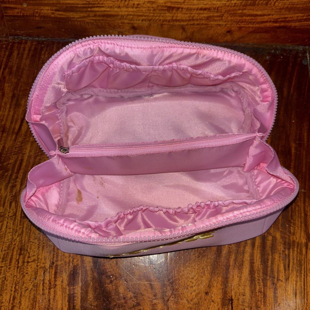 Popique Travel Makeup Pouch (Category: Purses & Pouches) located in Manila. Submitted by declutter.diaries (Listing ID 1455181402, Image 3). Description: Popique travel makeup pouch - original Popique - rfs used only 1 week for a vacay - good for traveling, has lots of compartments inside - has minimal makeup stain in pouch (see photos).