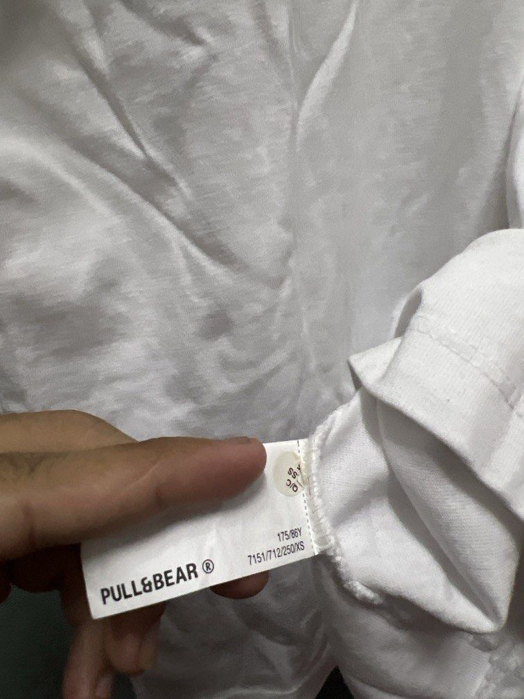 PULL&BEAR (Category: Activewear) located in Ipoh. Submitted by hazwan32_ (Listing ID 1455172159, Image 3). Description: BELI PAKAI SKALI JE 😂 PIT 20 LABUH 26 PM WSP 0.1.7.5.4.3.7.9.3.8.