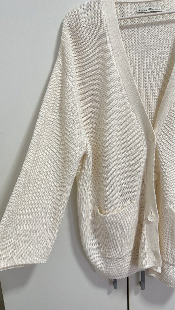Pull&Bear Cardigans (Category: Coats, Jackets and Outerwear) located in Singapore. Submitted by wanjing22 (Listing ID 1455251123, Image 2). Description: Lightly Used!.
