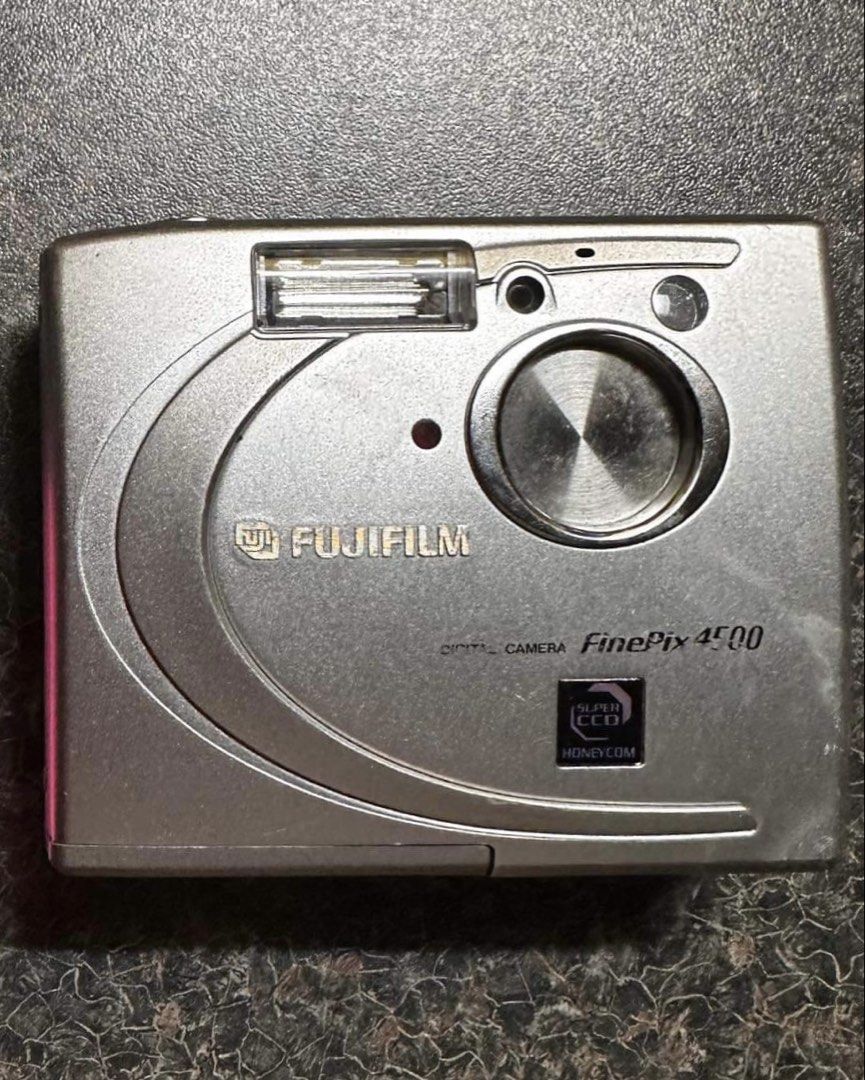 RARE Fujifilm FinePix 4500 Digital Camera (Category: Cameras) located in Manila. Submitted by 04a18 (Listing ID 1455204411, Image 1). Description: RUSHHHH can transact sa fb if needed FUJIFILM FINEPIX 4500 Digicam ‼️ REPRICED TO ₱3,000 — uses Smart Media Card and Double A Batteries — last used was almost 2 years ago, di ko na magamit kasi my smart media card broke RFS: di na ginagamit and need funds MOP: Gcash – FREE SF – NO COD Inclusions: – Dig