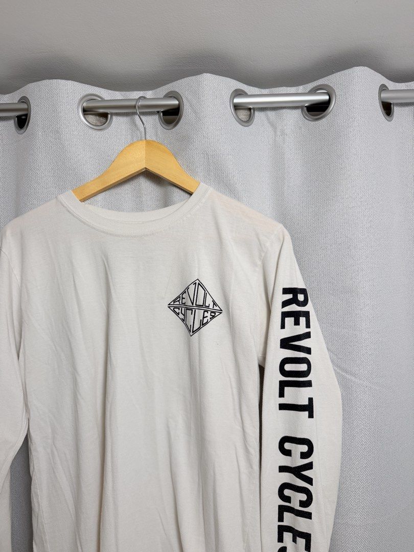 Revolt Cycles Custom MC Long Sleeve T-Shirt (Category: Tshirts & Polo Shirts ) located in Davao. Submitted by epalmagil (Listing ID 1455304301, Image 2). Description: - White long sleeve t-shirt - Features 'Revolt Cycles' graphic on the left sleeve - Revolt Cycles in Cebu City - Small diamond logo on the front chest - Ideal for motorcycle enthusiasts Size: L Dimes: 19x28.