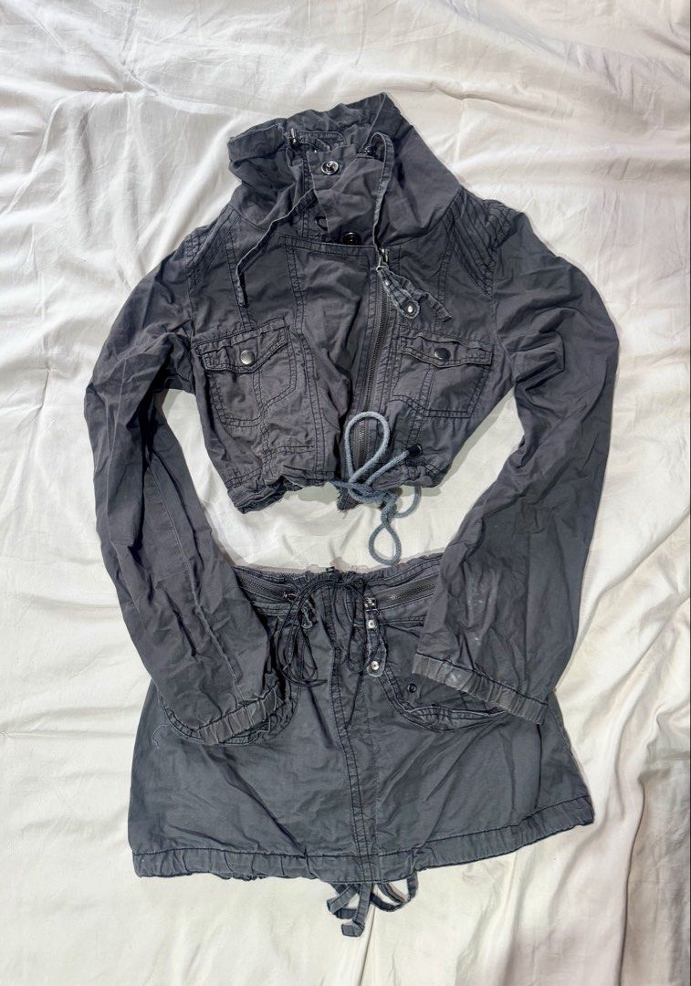 Reworked Y2k Grunge Set (Category: Sets or Coordinates) located in Quezon City. Submitted by chrollo7 (Listing ID 1455203051, Image 1). Description: - xs-medium - stretchy waist and adjustable drawstring top.