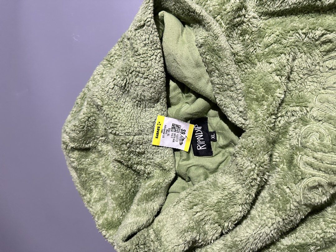 RIPNDIP WAVE SHERPA (Category: Activewear) located in Calbayog City. Submitted by js.street.finds (Listing ID 1455142163, Image 3). Description: Dimes 26/30 issue cut washtag.