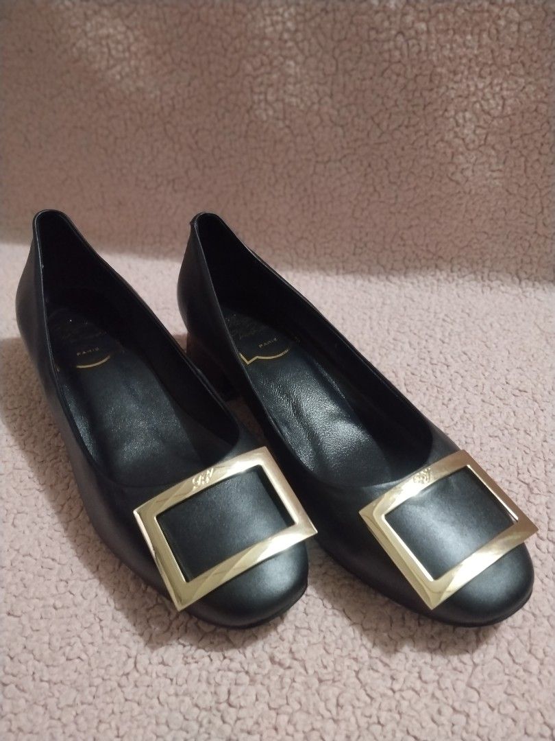 Roger Vivier (Category: Heels) located in Manila. Submitted by ineeeglp (Listing ID 1455231151, Image 1). Description: Unused.