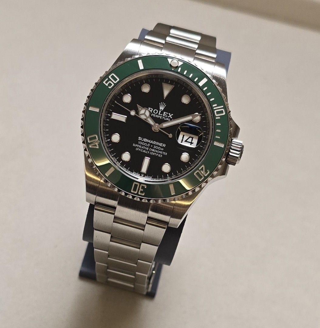 Rolex Submariner Date Starbucks Black Dial Automatic Watch (Category: Luxury Watches) located in Manila. Submitted by rhyswatchphil (Listing ID 1455223675, Image 2). Description: Rolex Submariner Date Starbucks 40mm 126610LV Year 2021 Condition 9.8/10 Full Set 945,000.